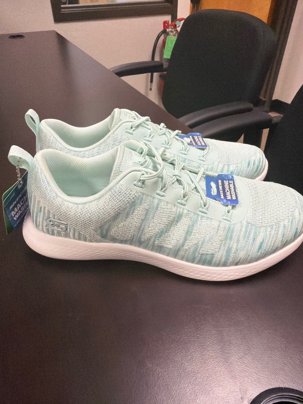Sketchers memory foam women’s sneakers size 8 wide fit